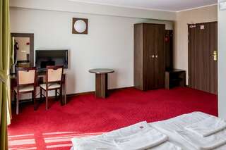 Отели типа «постель и завтрак» Hotel Walewscy Гданьск-Рембехово Двухместный номер с 1 кроватью или 2 отдельными кроватями-6